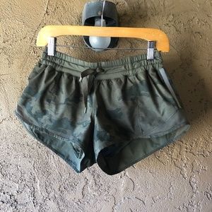 Lululemon Savasana Camo Hotty Hot Shorts Size 6
